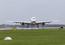 Picture of sinagapore airlines airliner landing