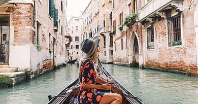 Travel-Italy-Venice-gondola
