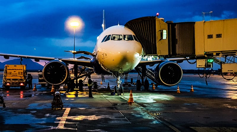 airliner connected to aerobridge